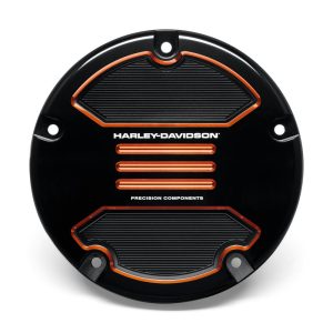 Medallón Tapa de Embrague Derby Cover Harley-Davidson® Colección Adversary – Negro/Naranja – Softail M8