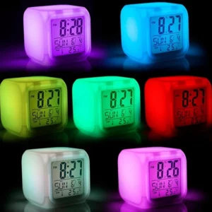 Reloj despertador tipo cubo con luz led