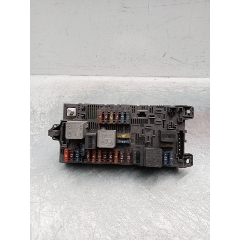 CAJA RELES / FUSIBLES 2115453901 - Imagen 2