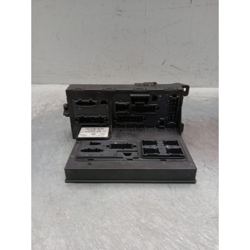 CAJA RELES / FUSIBLES 2115453901