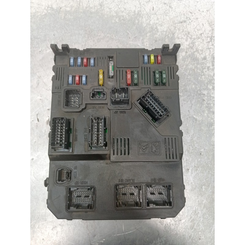 CAJA RELES / FUSIBLES 9652474380