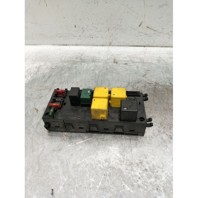 CAJA RELES / FUSIBLES a0025451901